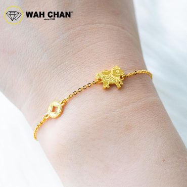 WAH CHAN 916 Gold Bracelet -  Whimsical Horse and Chinese Coin OSB1252